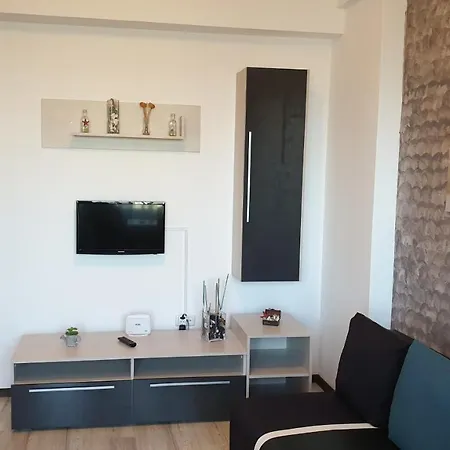 Apartman Pontika 1 *